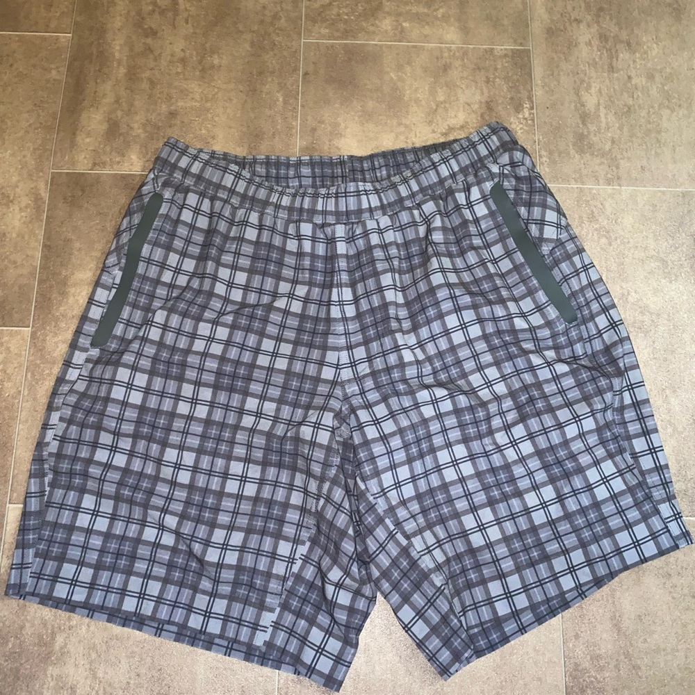 Lululemon Athletica Black Plaid Men's Athletic Shorts